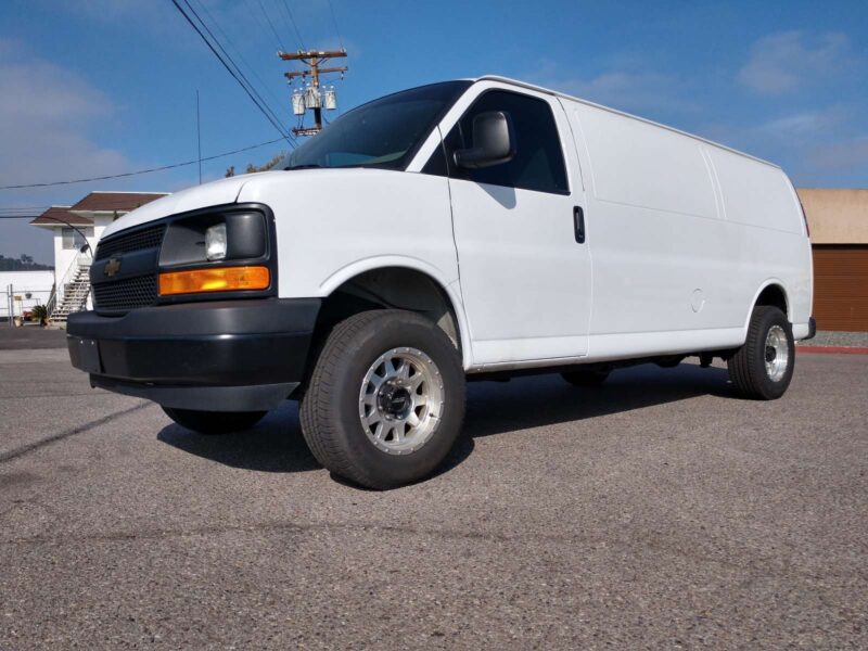 CHEVROLET-EXPRESS-3500-3-INCH-SPINDLE-LIFT.jpg