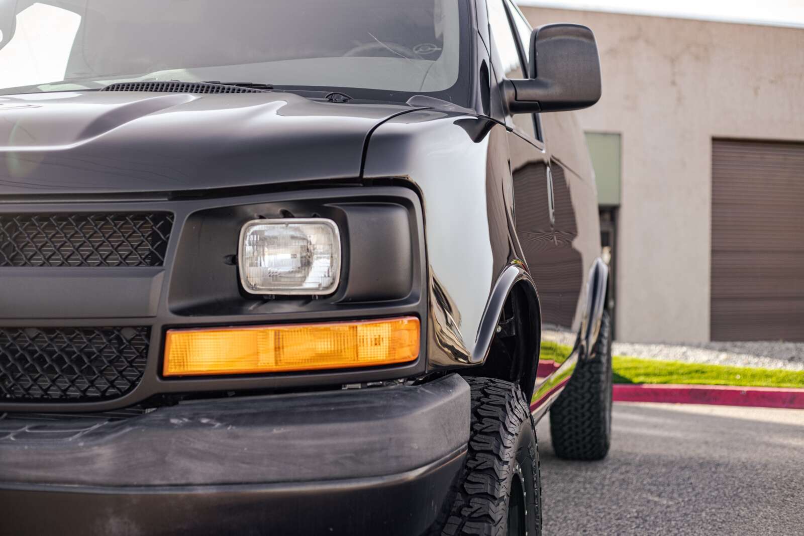 ChevroletExpressVanFiberglassFlaredFenders2.jpg WeldTec Designs