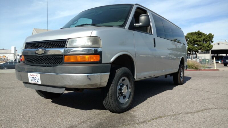 lifted-chevy-express-2500-1.jpg