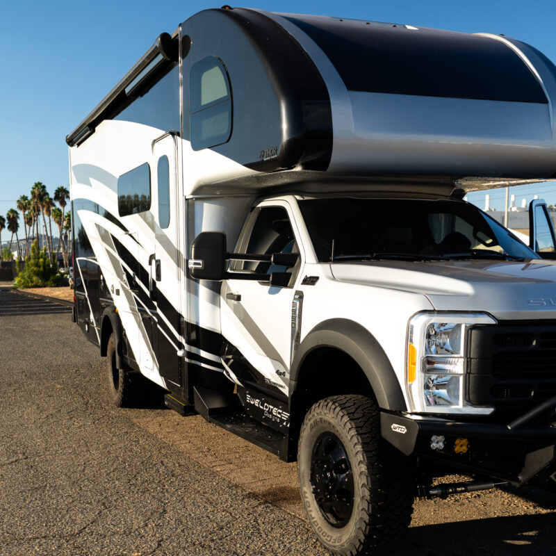 Ford F-550 F-600 Thor Omni Magnitude rear fiberglass fender flares for larger tires